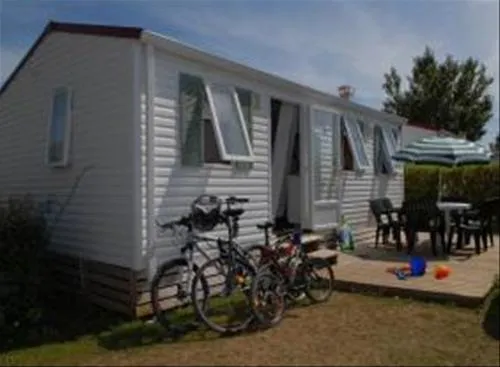 flower-camping-les-ilates-loix-awu1x