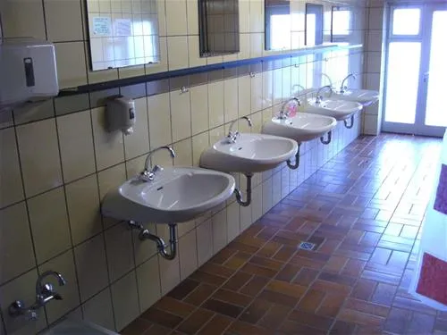 camping-bootsmarina-hock-stadtprozelten-y3adb