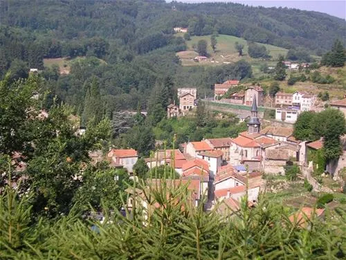 camping-les-chelles-olliergues-rwwwo