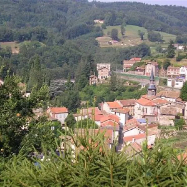 camping-les-chelles-olliergues-rwwwo