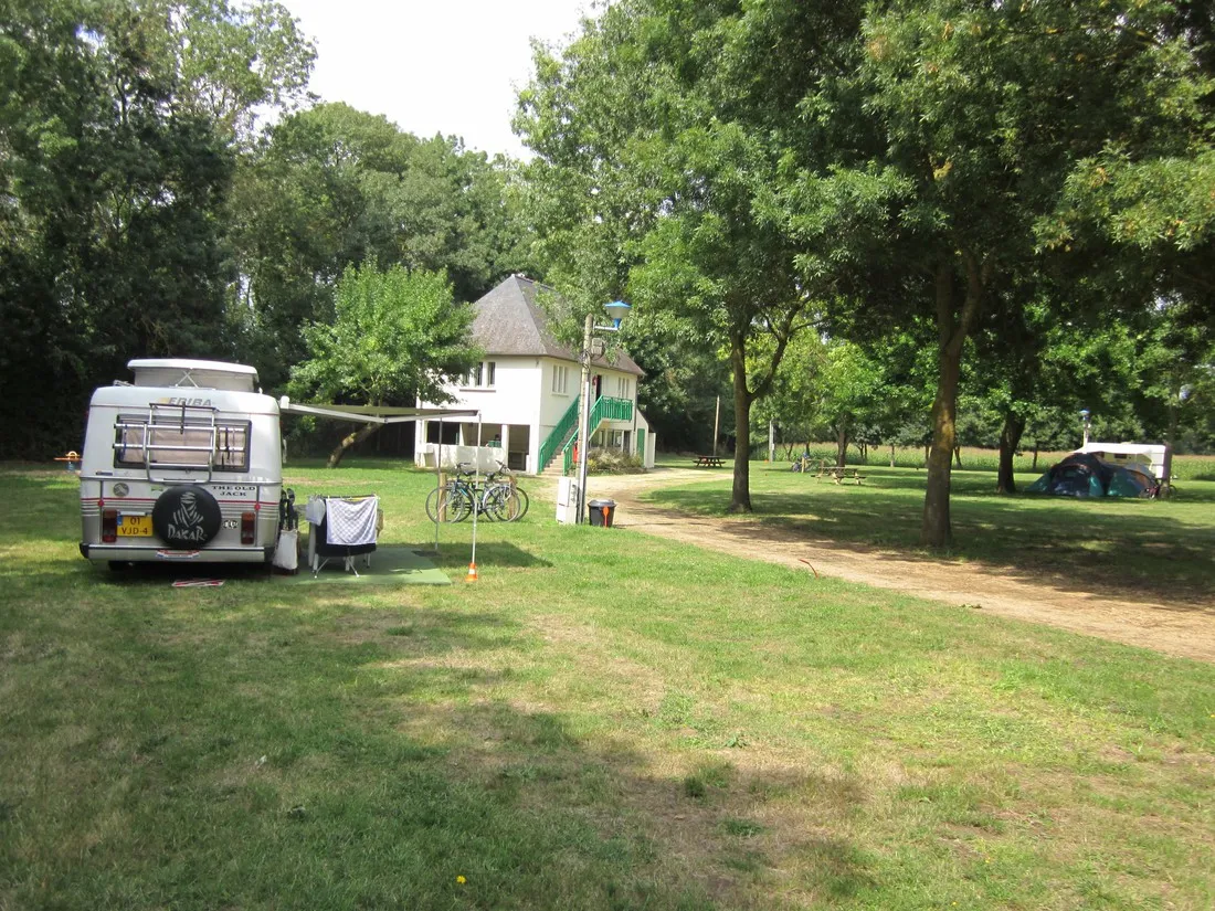 camping-municipal-le-grand-jard-ste-gemmes-sur-loire-r57pv