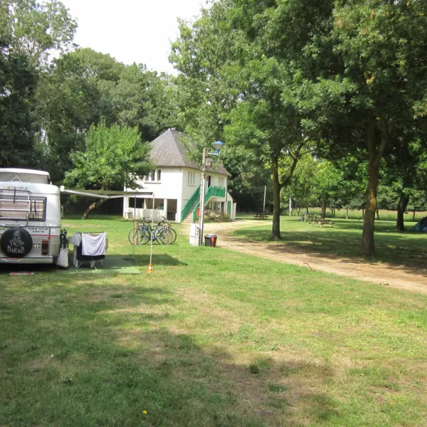 camping-municipal-le-grand-jard-ste-gemmes-sur-loire-r57pv