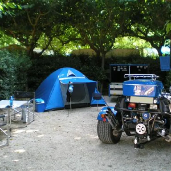 campsite-ramnous-marathonschinias-jhdrg
