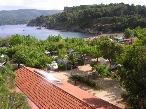 campeggio-arrighi-porto-azzurro-ujwbm