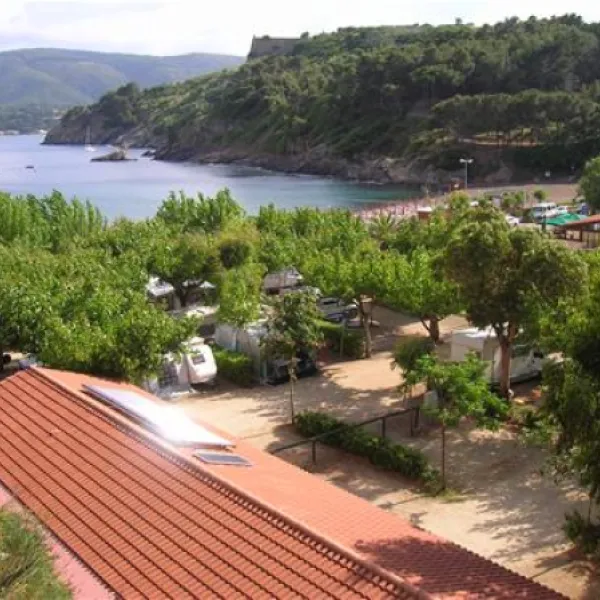 campeggio-arrighi-porto-azzurro-ujwbm