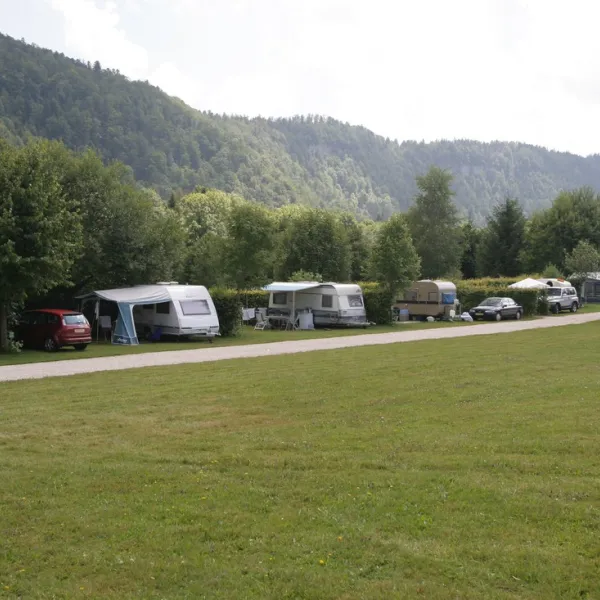 camping-labbaye-jura-v1ndp