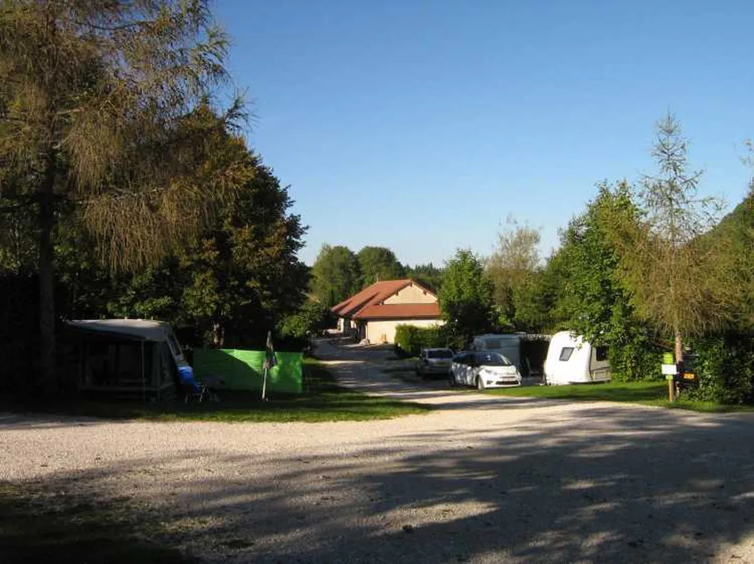 camping-labbaye-jura-xdg4o