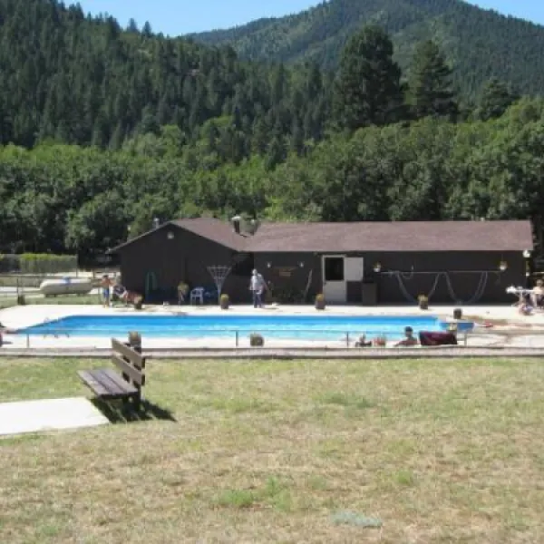 cuttys-hayden-creek-resort-coaldale-t8aya