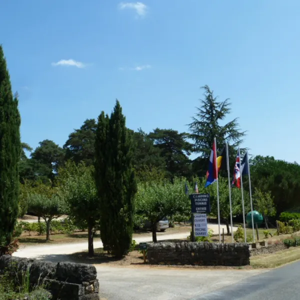 la-pinede-goujounac-j5kbn