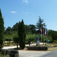 la-pinede-goujounac-j5kbn