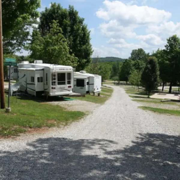 jellystone-park-camp-resort-mammoth-cave-cave-city-f96pu