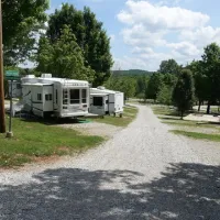 jellystone-park-camp-resort-mammoth-cave-cave-city-f96pu