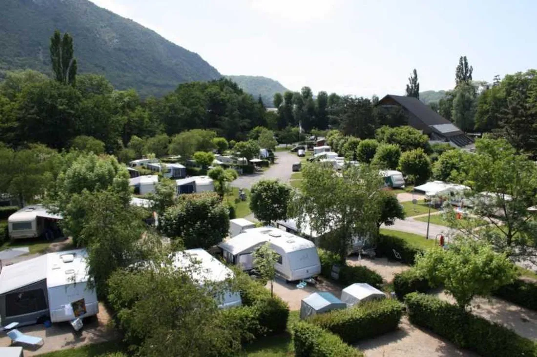 municipal-le-savoy-challes-les-eaux-zrfcu