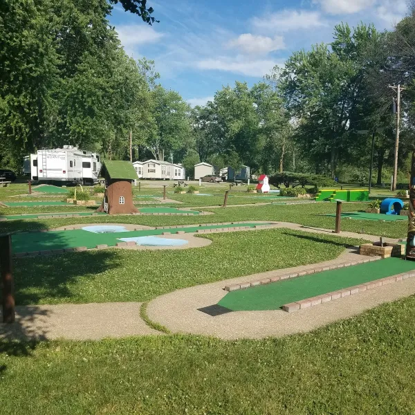 Sunset Lakes Resort