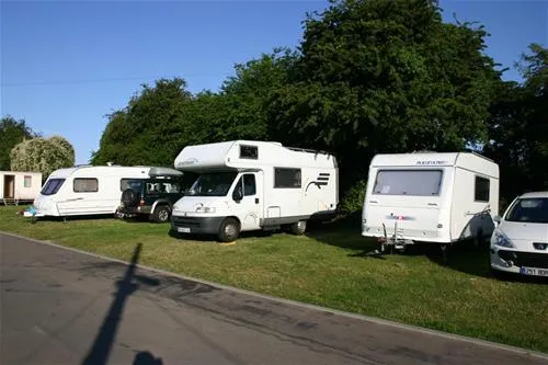 sutton-vale-country-club-caravan-park-dover-mynyj