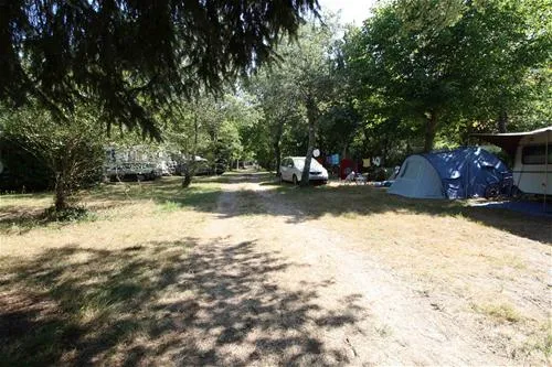 camping-le-vieux-moulin-saint-julien-en-born-nlnd1
