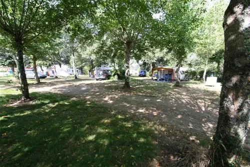 camping-le-vieux-moulin-saint-julien-en-born-oy0db