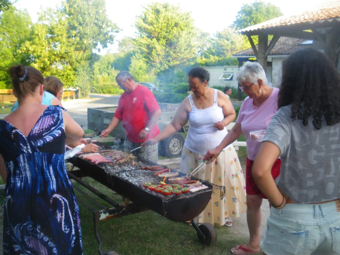 camping-fleurs-des-champs-arces-sur-gironde-9bfmu