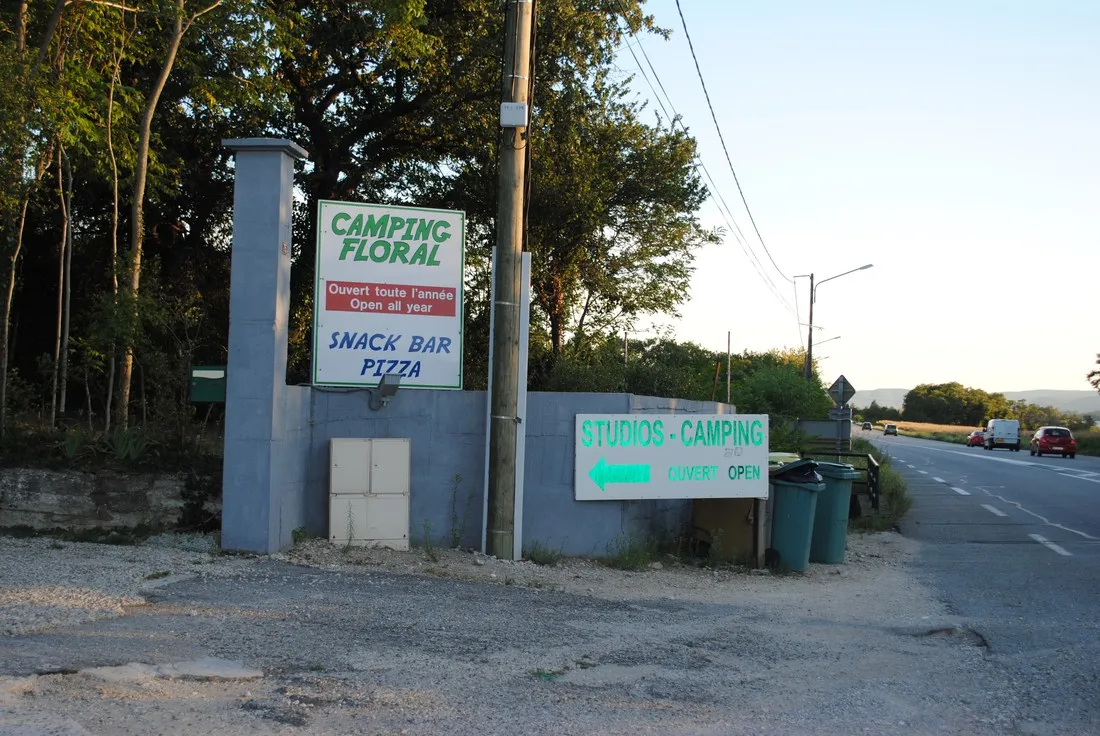 camping-floral-drme-g8mzq