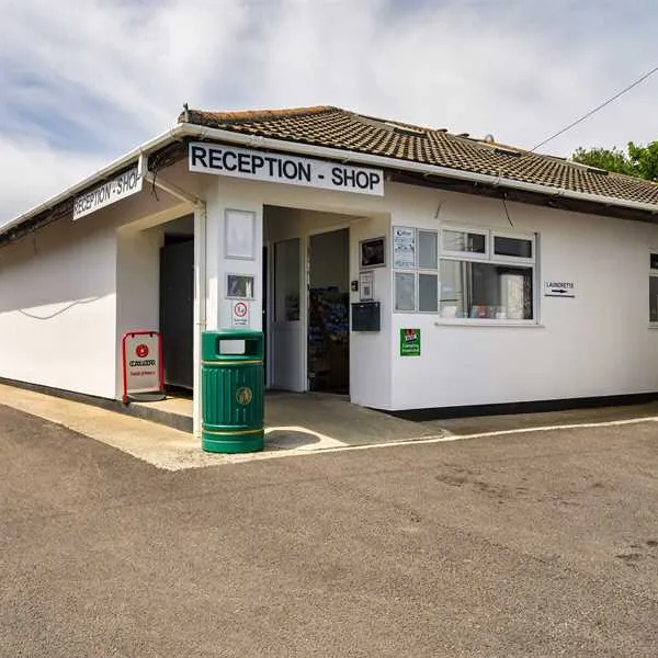 calloose-caravan-park-leedstown-1hg01
