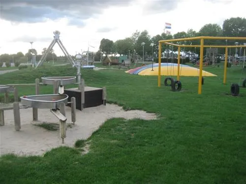 resort-marina-oolderhuuske-roermond-b24sw