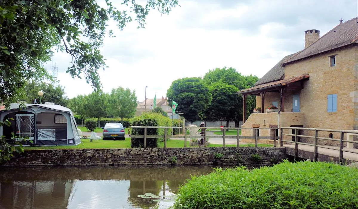 camping-municipal-de-la-clochette-salornay-sur-guye-z8uya