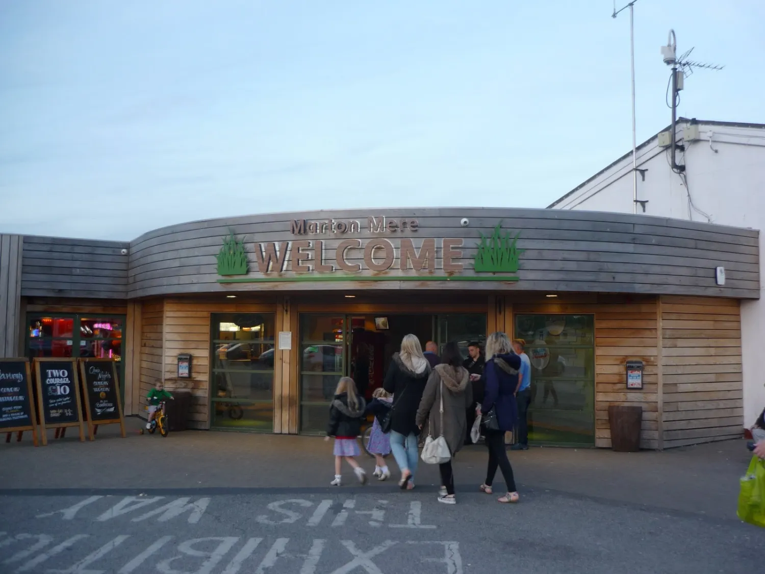 marton-mere-holiday-village-blackpool-pvr9p