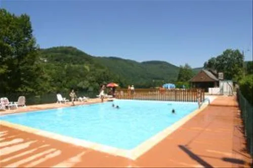 camping-municipal-du-lac-laval-de-cere-eoam4