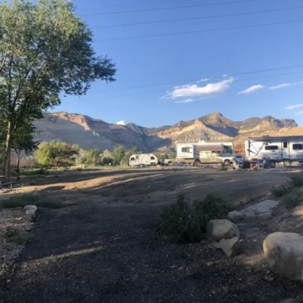 castle-gate-rv-park-campground-helper-r2fbf