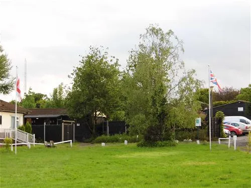 the-elms-campsite-loughton-m9fia
