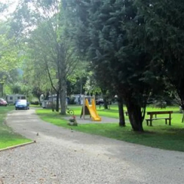 camping-la-roucateille-montgaillard-o2j8f