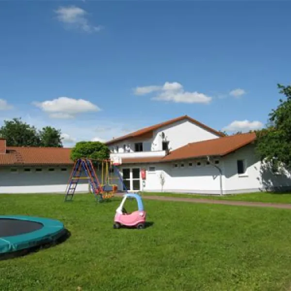 camping-in-naumburg-naumburg-8dnnr