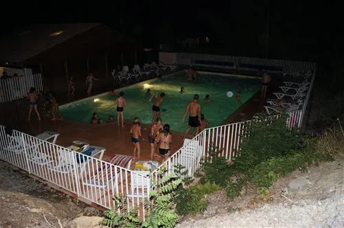 camping-les-bords-du-tarn-mostuejouls-ahzqf