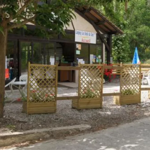 camping-les-bords-du-tarn-mostuejouls-b2zvv