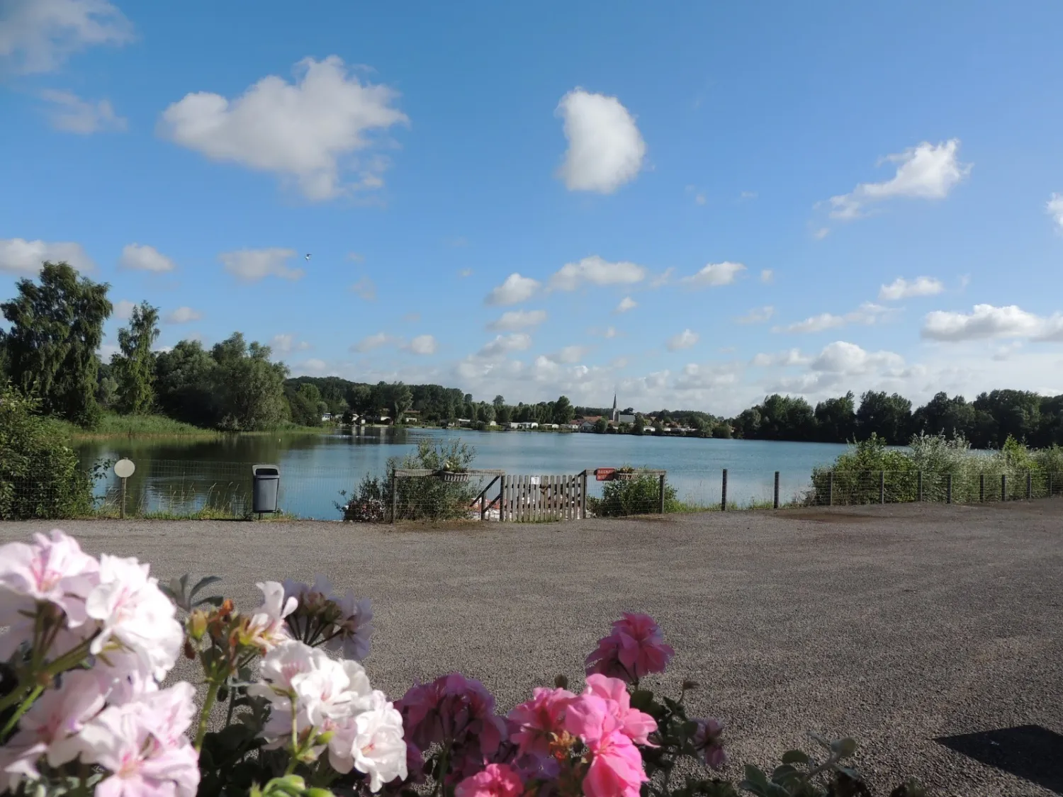 camping-le-lac-rebecques-uumbs