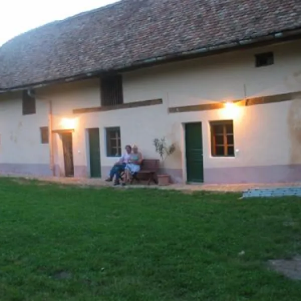 camping-la-curtea-richvini-richis-iaxf8