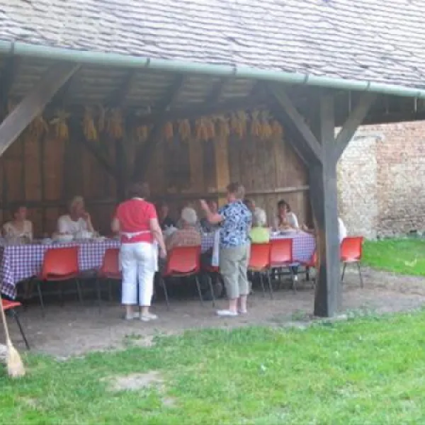camping-la-curtea-richvini-richis-zgbhn