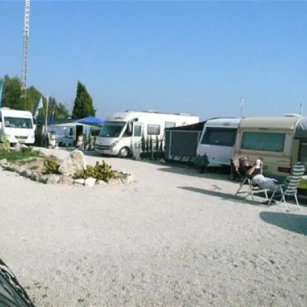 campingla-escuera-la-marina-js1uq