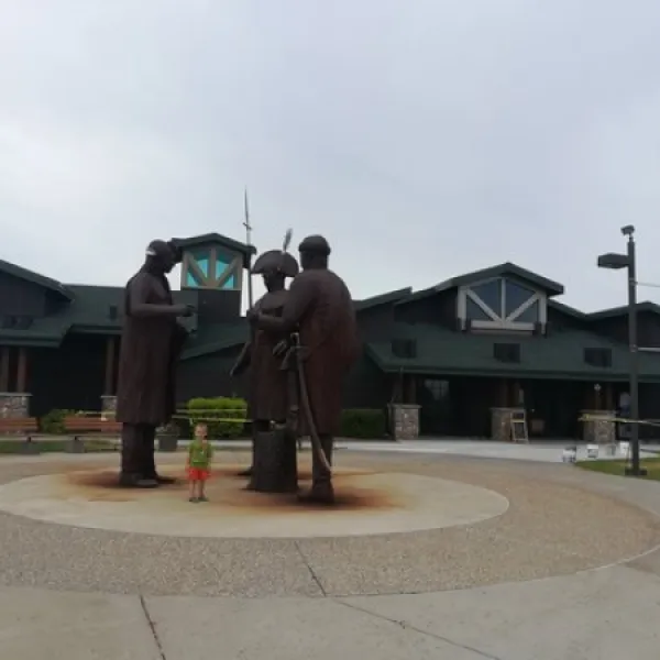 lewis-and-clark-interpretive-center-washburn-9n9dm