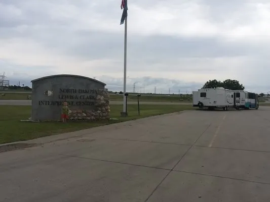 lewis-and-clark-interpretive-center-washburn-rsfiy