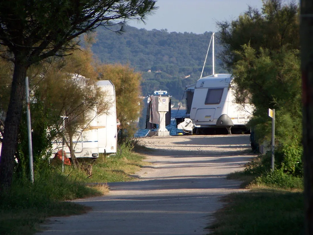de-la-plage-port-grimaud-en-grimaud-bxrqq