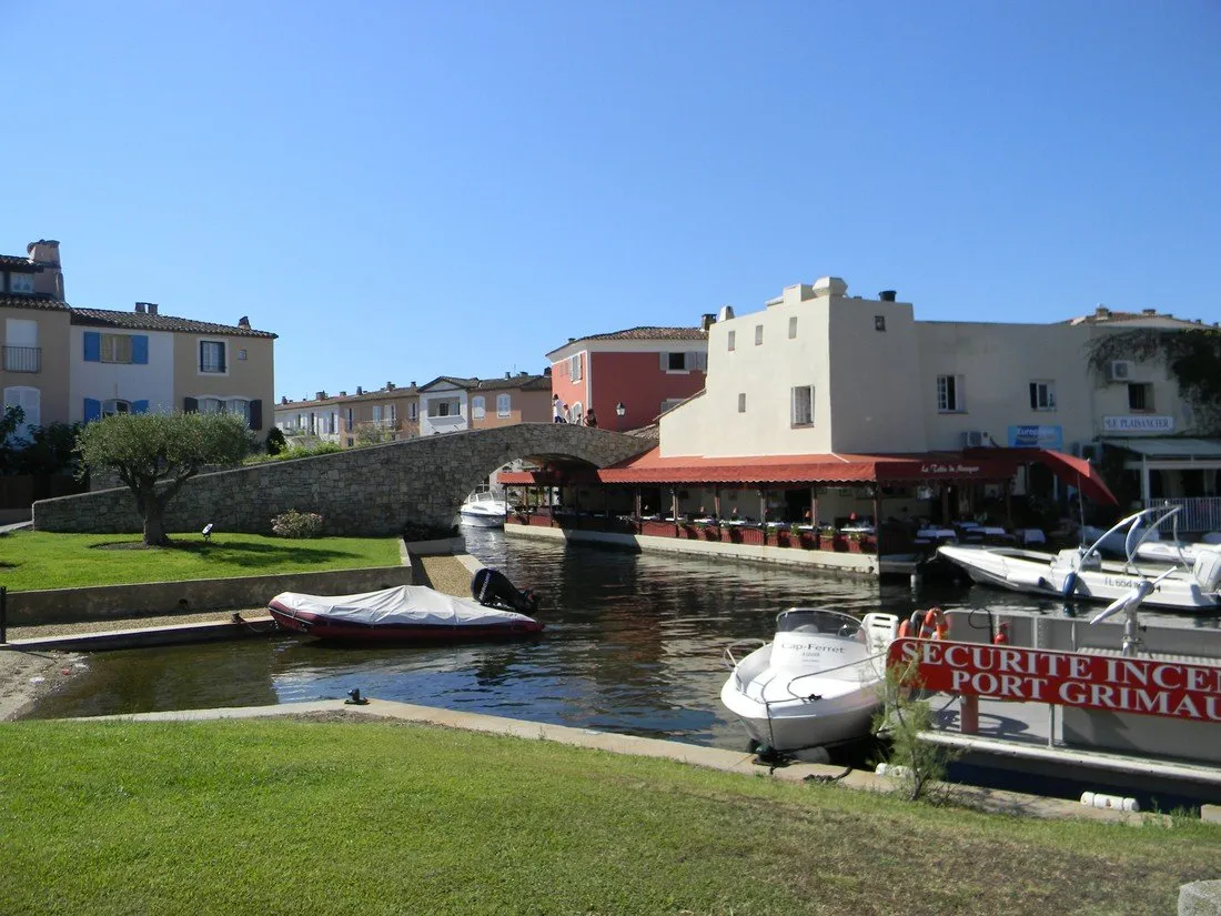 de-la-plage-port-grimaud-en-grimaud-muht5