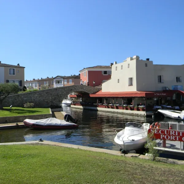 de-la-plage-port-grimaud-en-grimaud-muht5