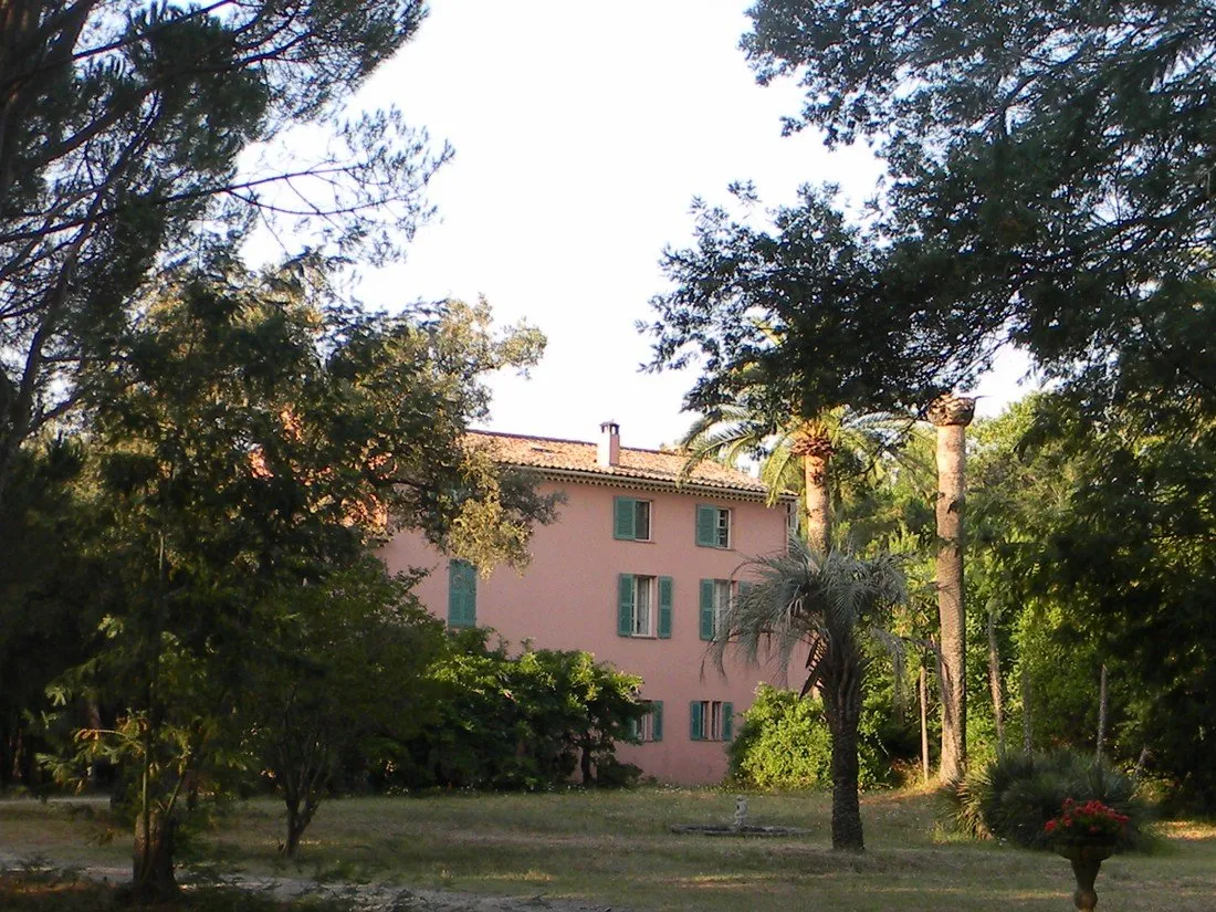 de-la-plage-port-grimaud-en-grimaud-rvire