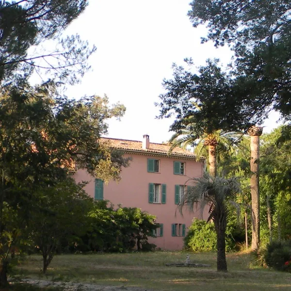 de-la-plage-port-grimaud-en-grimaud-rvire