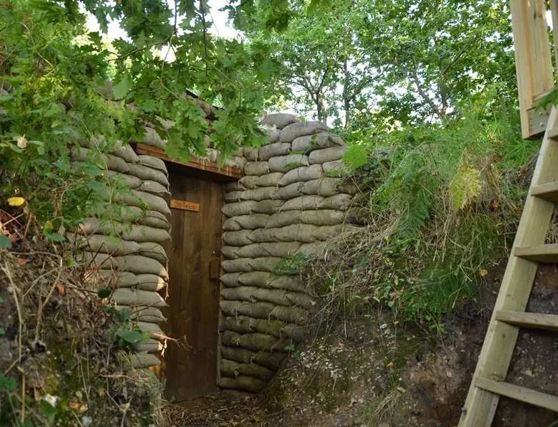 dreamy-hollow-woodland-campsite-and-ww1-trenches-kings-lynn-y30vs