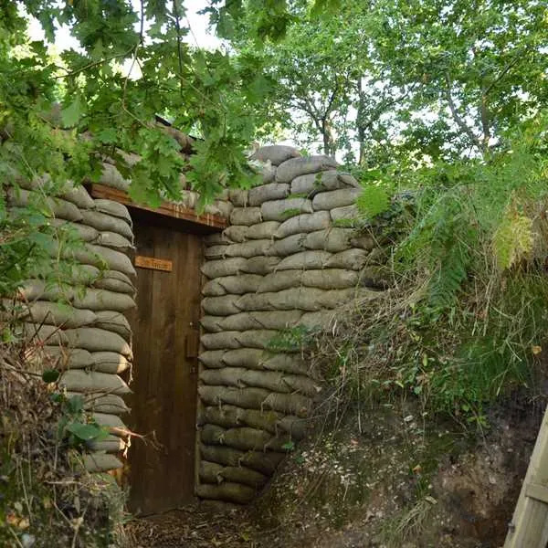 dreamy-hollow-woodland-campsite-and-ww1-trenches-kings-lynn-y30vs