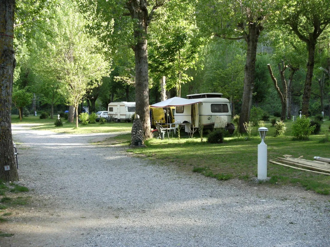 les-peupliers-le-rozier-lozere-03emo