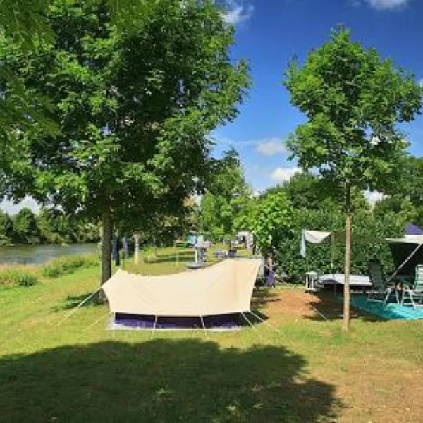 camping-la-plage-blanche-jura-wchlu