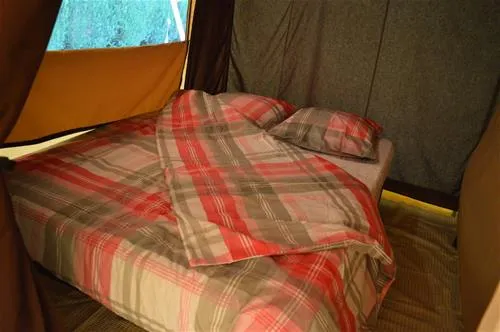 camping-les-neufs-pres-grand-halleux-uq4tt
